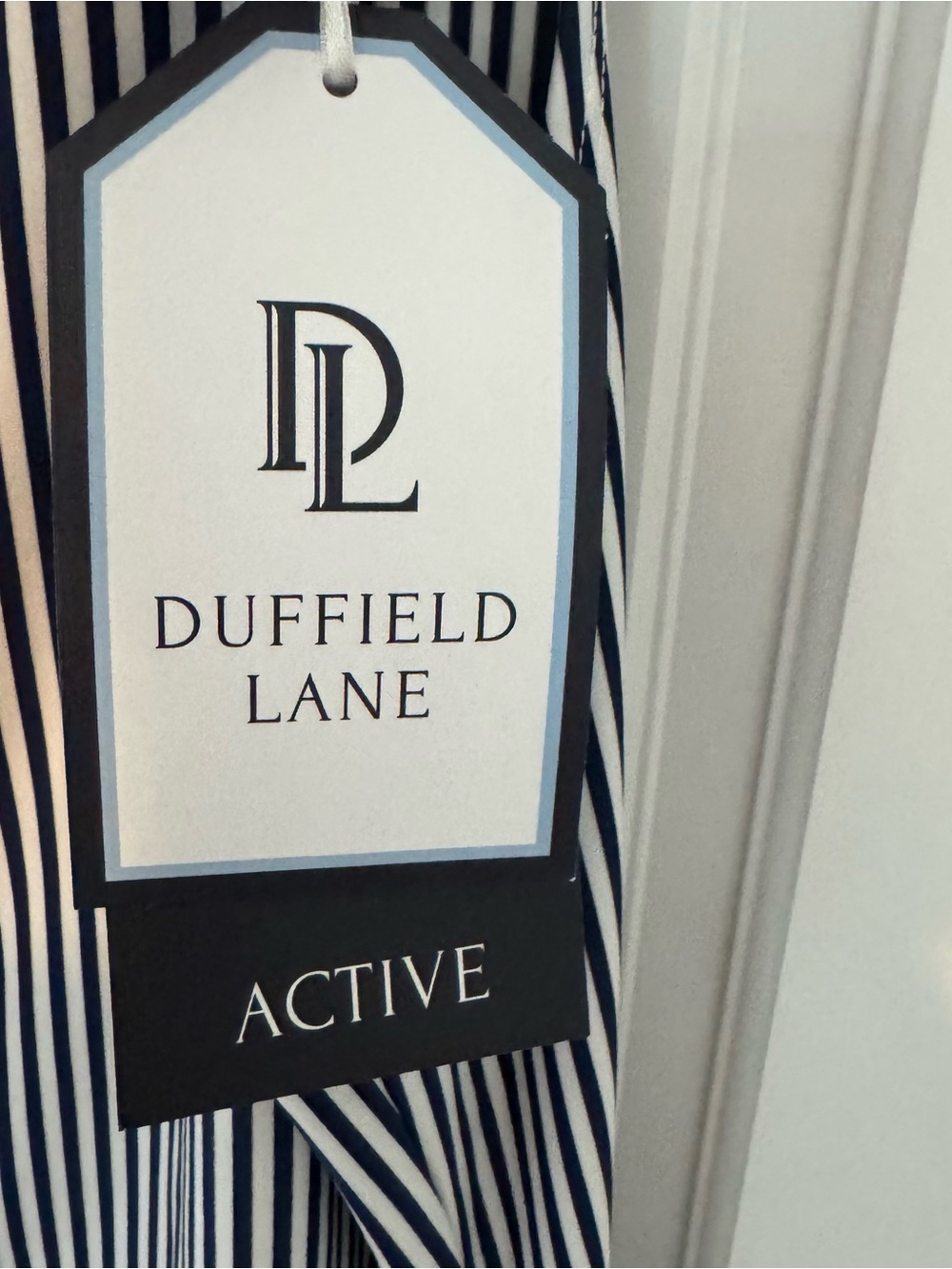 NWT Duffield Lane Solar Stretch Noah Dress in Navy Seersucker Stripe Medium - Picture 9 of 12